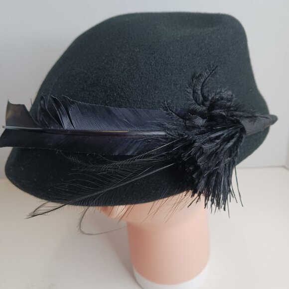 Vintage 1930's Black Gothic Style 100% Wool Cloche Hat with Feathers - Picture 2 of 14